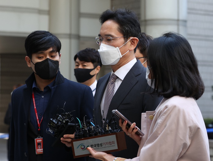 Vừa ra tù, Thái tử Samsung lại dính án phạt mới - Ảnh 1.