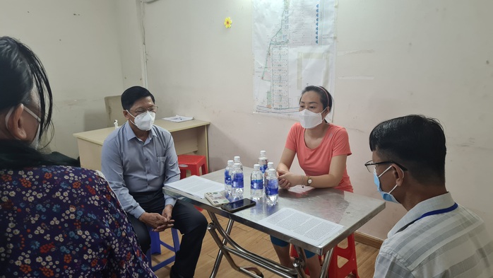 Người phụ nữ bị cưỡng chế test nhanh ở Bình Dương bị phạt 2 triệu đồng - Ảnh 1.