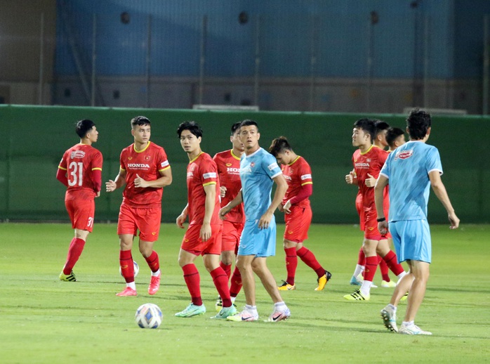 Nguyễn Thành Chung: Thiếu Văn Hậu, Trọng Hoàng là tổn thất lớn đối với tuyển Việt Nam - Ảnh 4.