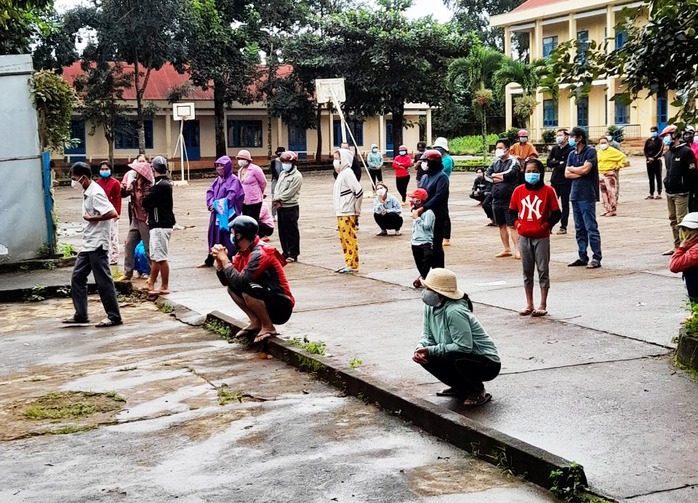 Đắk Lắk: Trở lại trường được 2 ngày, hàng chục học sinh, giáo viên phải cách ly - Ảnh 3.