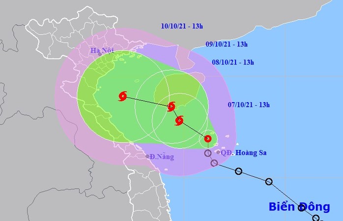 Áp thấp nhiệt đới mạnh lên thành bão giật cấp 12, hướng vào miền Trung - Ảnh 1.