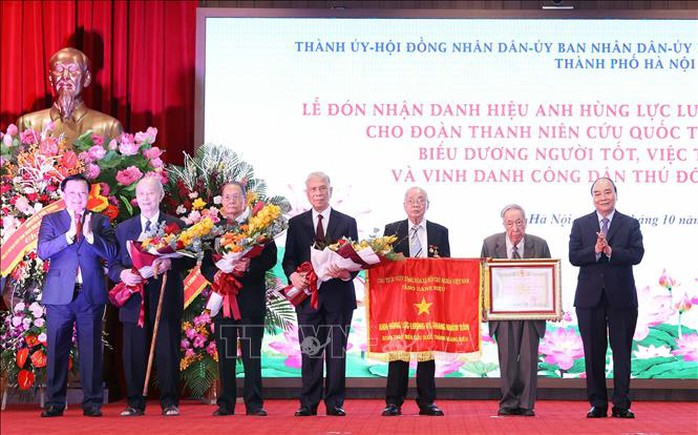 Chủ tịch nước trao danh hiệu Anh hùng cho Đoàn Thanh niên cứu quốc Thành Hoàng Diệu - Ảnh 1.