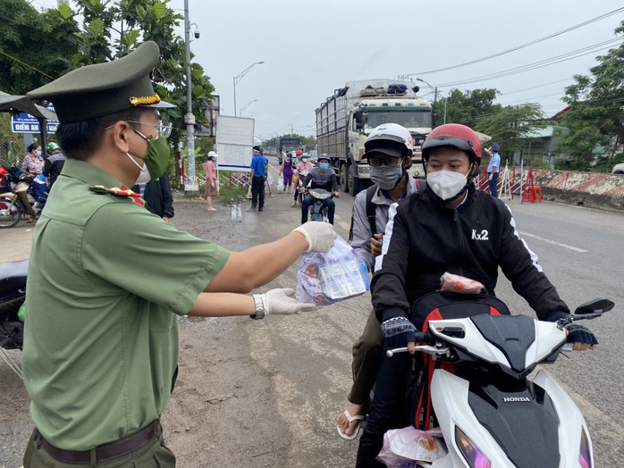 Phương kế lâu dài giữ chân người lao động - Ảnh 1.