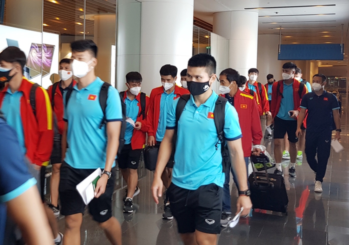 Hành trình di chuyển xuyên đêm sang Oman của đội tuyển Việt Nam - Ảnh 10.