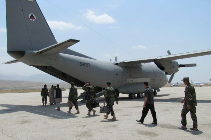 Mỹ đốt tiền ở Afghanistan: Phi đội 500 triệu USD đem... bán phế liệu - Ảnh 2.