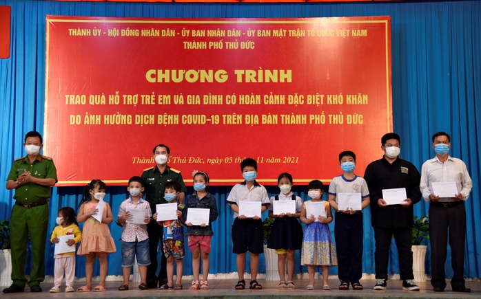 Him Lam Land hỗ trợ, tiếp sức gia đình và trẻ em có hoàn cảnh khó khăn do ảnh hưởng của dịch COVID-19 - Ảnh 1. Him Lam Land hỗ trợ, tiếp sức gia đình và trẻ em có hoàn cảnh khó khăn do ảnh hưởng của dịch COVID-19 - Ảnh 1.