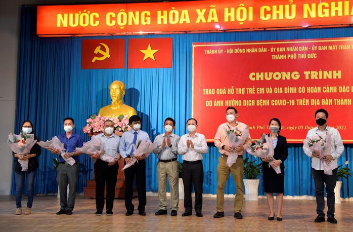 Him Lam Land hỗ trợ, tiếp sức gia đình và trẻ em có hoàn cảnh khó khăn do ảnh hưởng của dịch COVID-19 - Ảnh 2. Him Lam Land hỗ trợ, tiếp sức gia đình và trẻ em có hoàn cảnh khó khăn do ảnh hưởng của dịch COVID-19 - Ảnh 2.