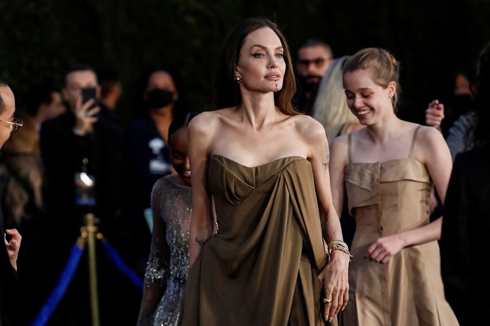 Angelina Jolie tự nhận là nhà phê bình phim đáng sợ - Ảnh 4.