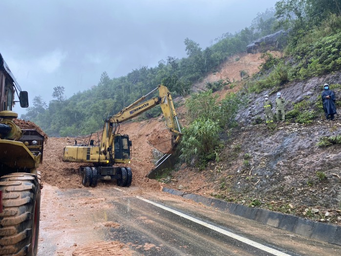 Nhiều khu vực ở Khánh Hòa ngập sâu tới 1,5m do mưa lớn kéo dài - Ảnh 11.