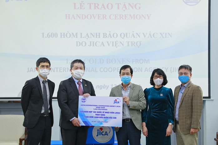 JICA tặng Việt Nam thêm 1.600 hòm lạnh bảo quản vắc-xin trị giá 20 tỉ đồng - Ảnh 1.