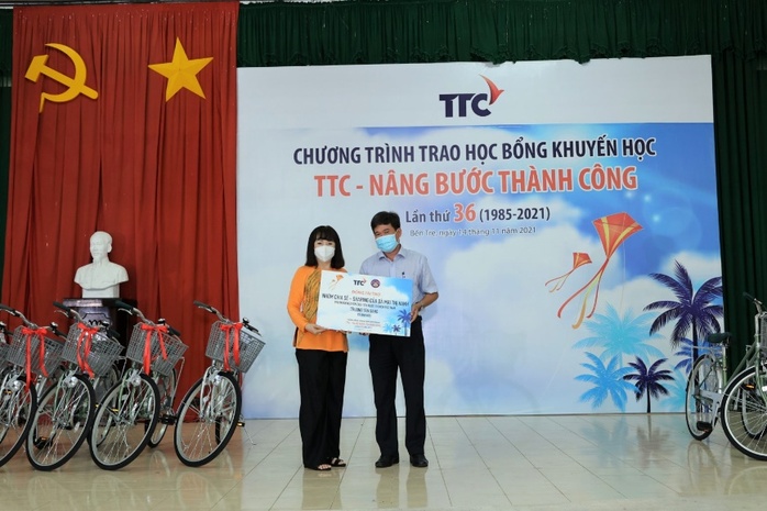 “TTC - Nâng bước thành công” lần thứ 36 trao tặng 585 suất học bổng đến học sinh tỉnh Bến Tre - Ảnh 4. “TTC - Nâng bước thành công” lần thứ 36 trao tặng 585 suất học bổng đến học sinh tỉnh Bến Tre - Ảnh 4.