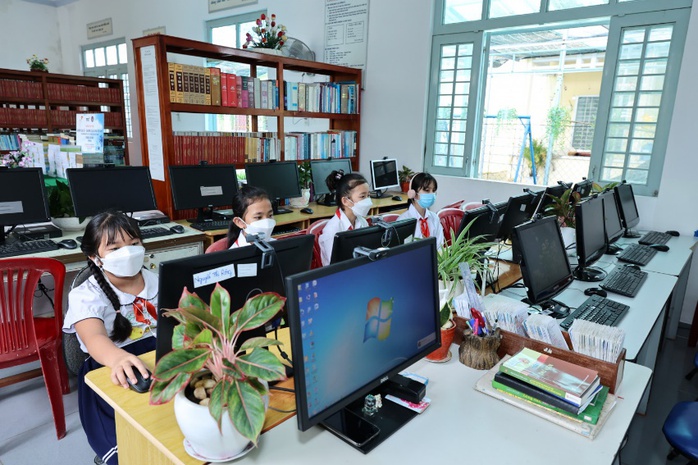 “TTC - Nâng bước thành công” lần thứ 36 trao tặng 585 suất học bổng đến học sinh tỉnh Bến Tre - Ảnh 5. “TTC - Nâng bước thành công” lần thứ 36 trao tặng 585 suất học bổng đến học sinh tỉnh Bến Tre - Ảnh 5.