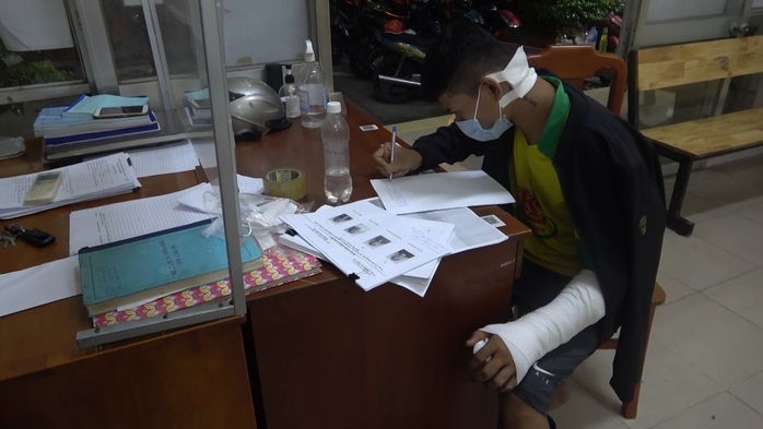 TP HCM: Cãi nhau trên mạng, hai thiếu niên ở quận Bình Tân bị chém dữ dội - Ảnh 2.
