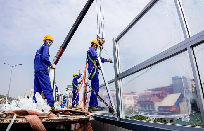 CLIP: Gấp rút lắp hàng ngàn tấm chống ồn trên tuyến đường 5.300 tỉ đồng - Ảnh 9.