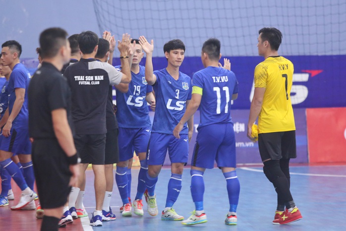 Nghi ngờ cầu thủ mắc Covid-19, trận cầu tâm điểm Giải Futsal VĐQG 2021 bị hoãn - Ảnh 2.