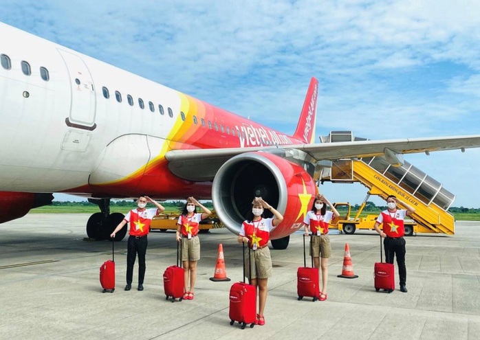 Phú Quốc đón đoàn khách hộ chiếu vắc-xin đầu tiên đến Việt Nam - Ảnh 1. Phú Quốc đón đoàn khách hộ chiếu vắc-xin đầu tiên đến Việt Nam - Ảnh 1.