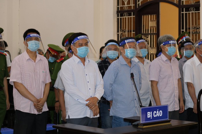 Hoãn phiên tòa xử nguyên Chủ tịch TP Trà Vinh vì có luật sư nhiễm SARS-CoV-2 - Ảnh 2.