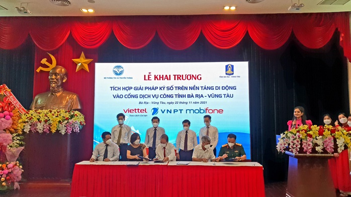 Tỉnh đầu tiên tích hợp giải pháp ký số trên nền tảng di động vào cổng dịch vụ công - Ảnh 3.