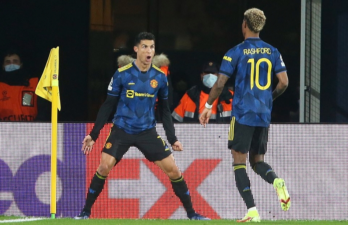 Ronaldo lập đại công ở Man United, chạm tay kỳ tích 800 bàn thắng - Ảnh 3.