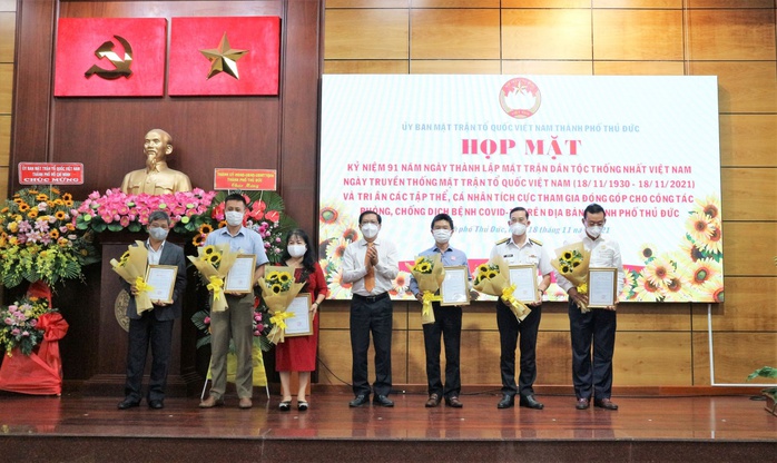 Him Lam Land tài trợ 1.000 máy tính bảng cho học sinh, sinh viên nghèo và mồ côi cha mẹ vì Covid-19 - Ảnh 1. Him Lam Land tài trợ 1.000 máy tính bảng cho học sinh, sinh viên nghèo và mồ côi cha mẹ vì Covid-19 - Ảnh 1.