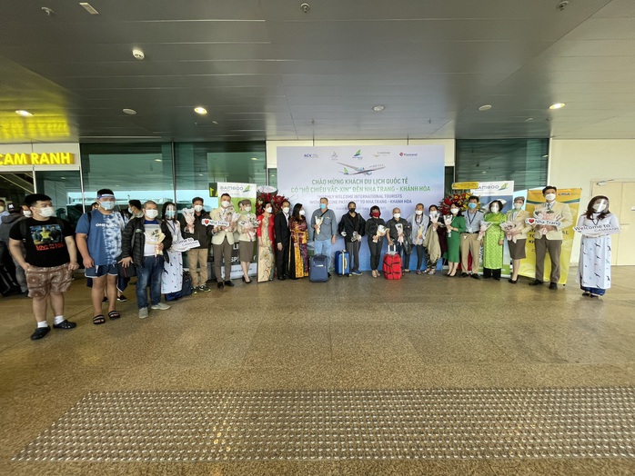 Hình ảnh đoàn khách quốc tế có hộ chiếu vắc xin quay lại Khánh Hòa - Ảnh 5.