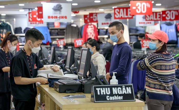 CLIP: Khuyến mãi lên đến 79% trong ngày Black Friday 2021 nhưng vắng khách - Ảnh 13.