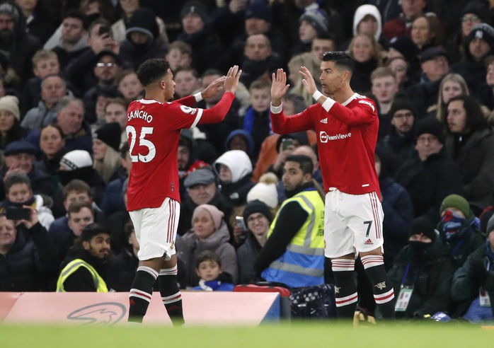 Man United rơi chiến thắng, Ronaldo gây bão đường hầm sân Stamford Bridge - Ảnh 1.