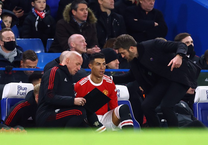 Man United rơi chiến thắng, Ronaldo gây bão đường hầm sân Stamford Bridge - Ảnh 5.