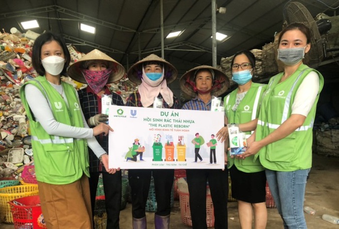 Chương trình thu gom và xử lý rác thải nhựa với mục tiêu kép lần đầu tiên được triển khai tại Hà Nội - Ảnh 1.