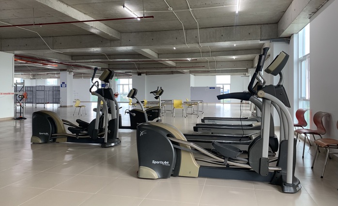 Phòng thể thao, thư viện đọc sách ngay trong khu cách ly F0 - Ảnh 2. Phòng thể thao, thư viện đọc sách ngay trong khu cách ly F0 - Ảnh 2.