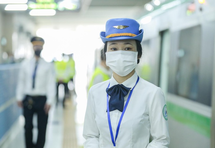 CLIP: Người dân háo hức trên chuyến tàu Cát Linh - Hà Đông đầu tiên - Ảnh 12.