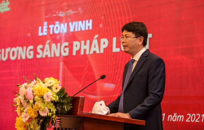 Vinh danh 50 Gương sáng pháp luật năm 2021 - Ảnh 1.