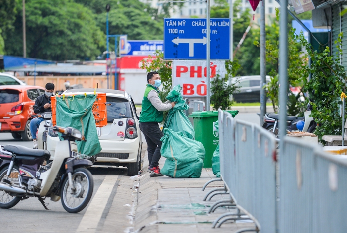 CLIP: Nhiều người đi làm phải quay về vì khu nhà bị phong toả do dịch Covid-19 - Ảnh 15.