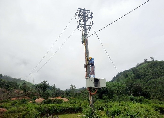 PC Quảng Ngãi: 2 thôn cuối cùng của huyện Ba Tơ có điện lưới quốc gia - Ảnh 2.