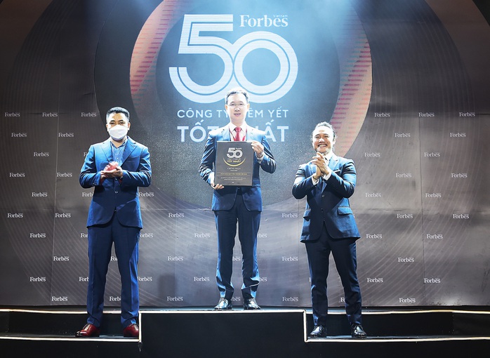VietinBank tiếp tục vào Top 50 Công ty niêm yết tốt nhất Việt Nam 2021 - Ảnh 1. VietinBank tiếp tục vào Top 50 Công ty niêm yết tốt nhất Việt Nam 2021 - Ảnh 1.