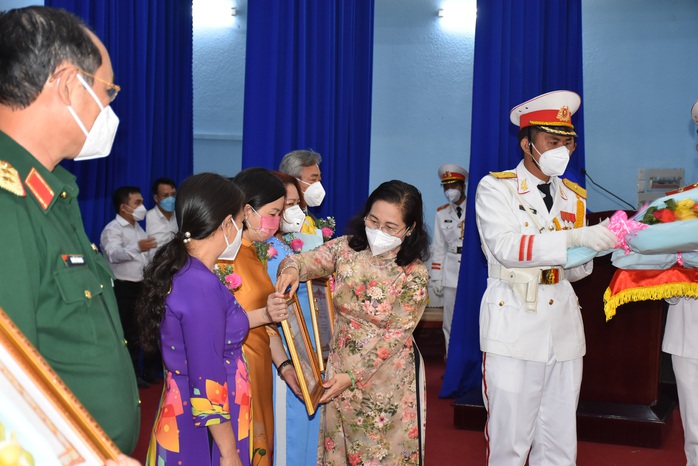 TP HCM phong tặng danh hiệu Bà Mẹ Việt Nam anh hùng cho 23 mẹ - Ảnh 1.