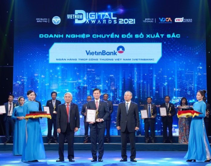VietinBank đoạt giải thưởng Doanh nghiệp chuyển đổi số xuất sắc Việt Nam năm 2021 - Ảnh 1. VietinBank đoạt giải thưởng Doanh nghiệp chuyển đổi số xuất sắc Việt Nam năm 2021 - Ảnh 1.