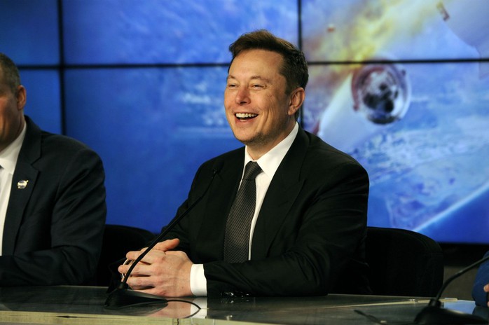 Time bị chỉ trích vì chọn tỉ phú Elon Musk là Nhân vật của năm - Ảnh 3.