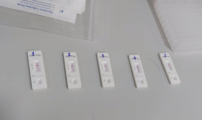 Sáng test nhanh âm, chiều test PCR dương, vì sao? - Ảnh 1.