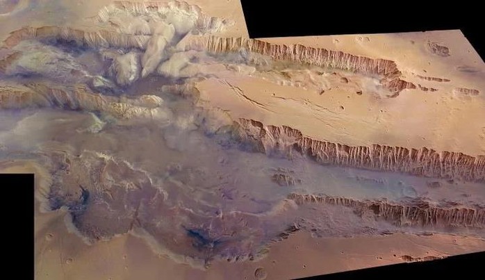 Dấu hiệu lạ ở Sao Hỏa: hẻm núi đầy xác ướp sinh vật ngoài hành tinh? - Ảnh 1.