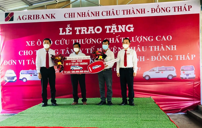 Agribank Châu Thành – Đồng Tháp bàn giao xe cứu thương trị giá 680 triệu đồng - Ảnh 1.