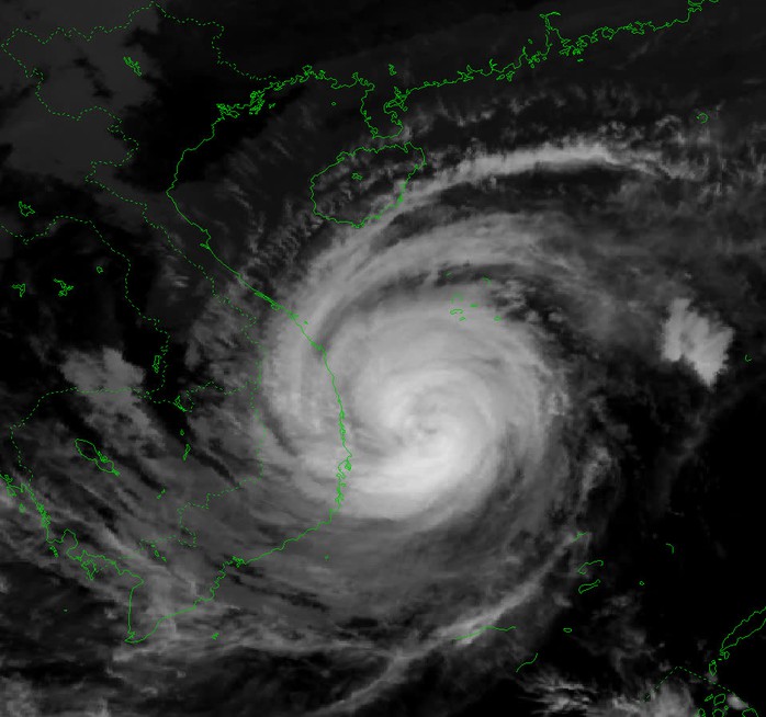 Bão số 9 giật cấp 17, áp sát các tỉnh Bình Định - Phú Yên - Ảnh 2.