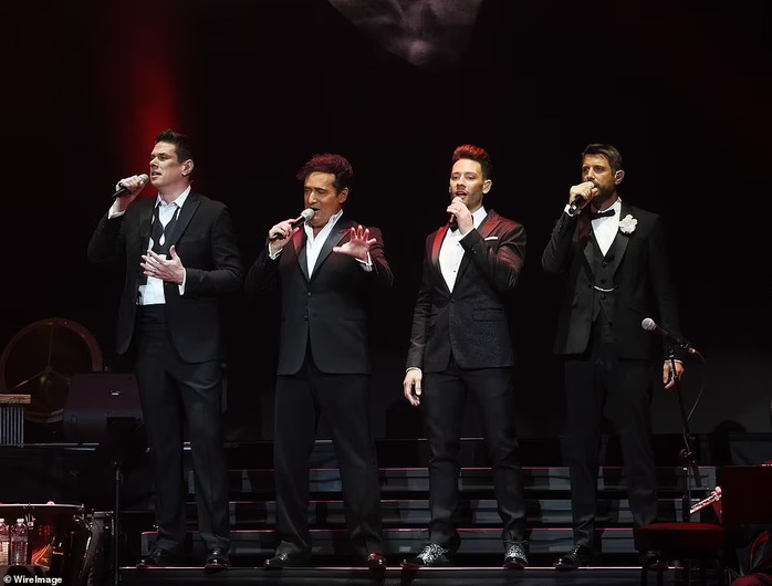 Danh ca Carlos Marin của IL Divo qua đời vì Covid-19 - Ảnh 2. Danh ca Carlos Marin của IL Divo qua đời vì Covid-19 - Ảnh 2.