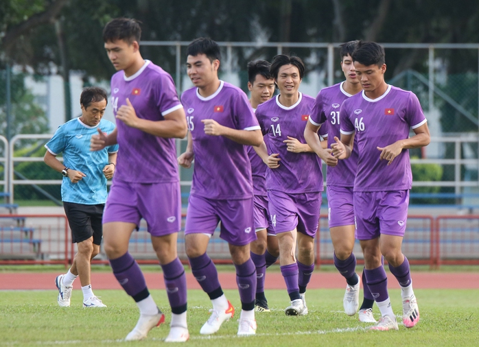 CLIP: HLV Park Hang-seo và các tuyển thủ sẵn sàng cho trận gặp Thái Lan ở bán kết AFF Cup 2020 - Ảnh 3.
