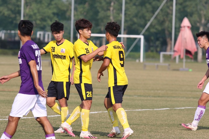 VCK Giải U21 VĐQG 2021: Công làm thủ phá, học trò thầy Giôm thua ngược Hà Nội ở vòng 2 - Ảnh 2.
