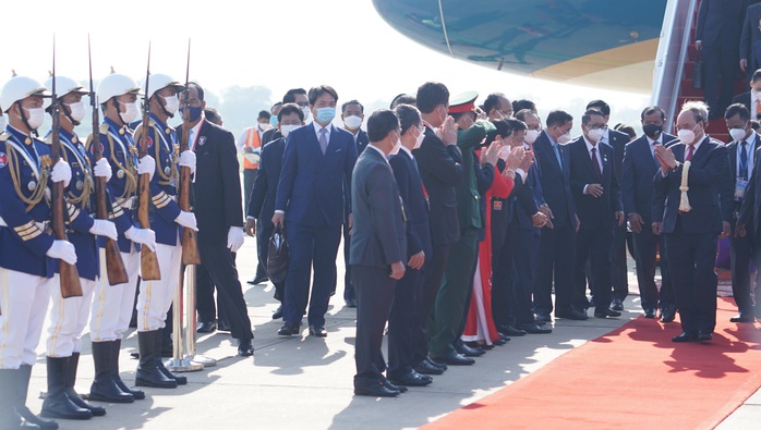 Chủ tịch nước đến Phnom Penh, bắt đầu chuyến thăm cấp nhà nước Campuchia - Ảnh 6.