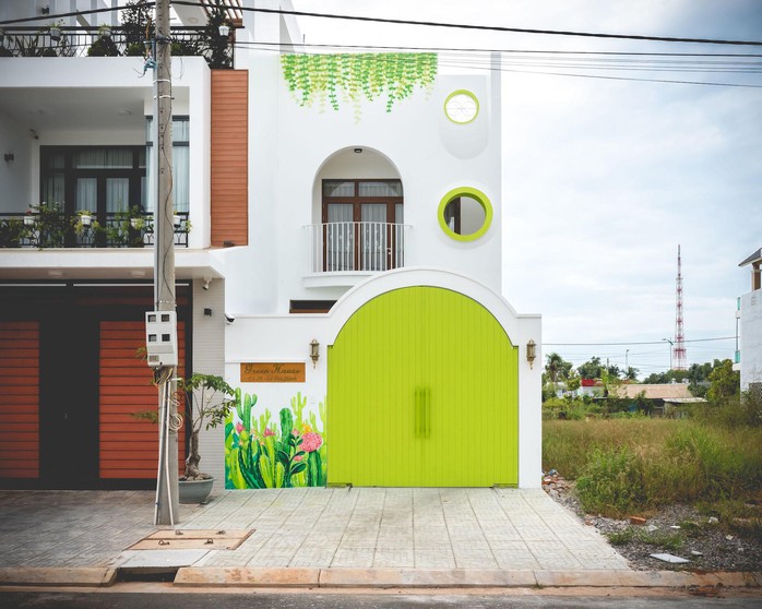 Nhà ống màu xanh lá cho gia đình 3 người gây sốt - Ảnh 2. Nhà ống màu xanh lá cho gia đình 3 người gây sốt - Ảnh 2.