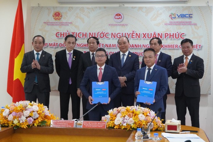Chủ tịch nước đề nghị Thủ tướng Hun Sen tháo gỡ kiến nghị của doanh  nghiệp - Ảnh 1.