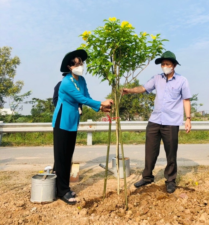 TP HCM: Bình Chánh ra quân tổng vệ sinh môi trường - Ảnh 1.