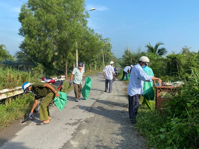 TP HCM: Bình Chánh ra quân tổng vệ sinh môi trường - Ảnh 4.